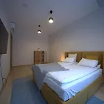 3 Bedroom Apartment In The Old/T