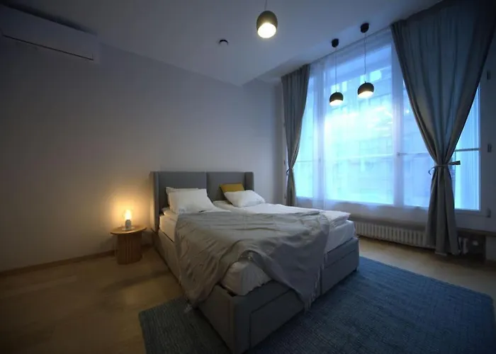 3 Bedroom Apartment In The Old/T